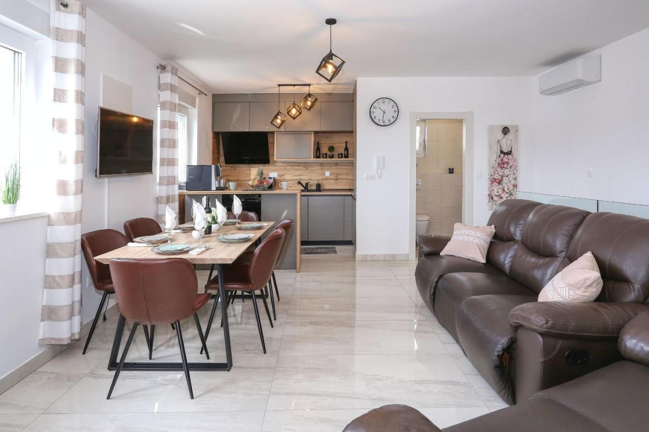 Luxury Apartment Isabell Затон Экстерьер фото