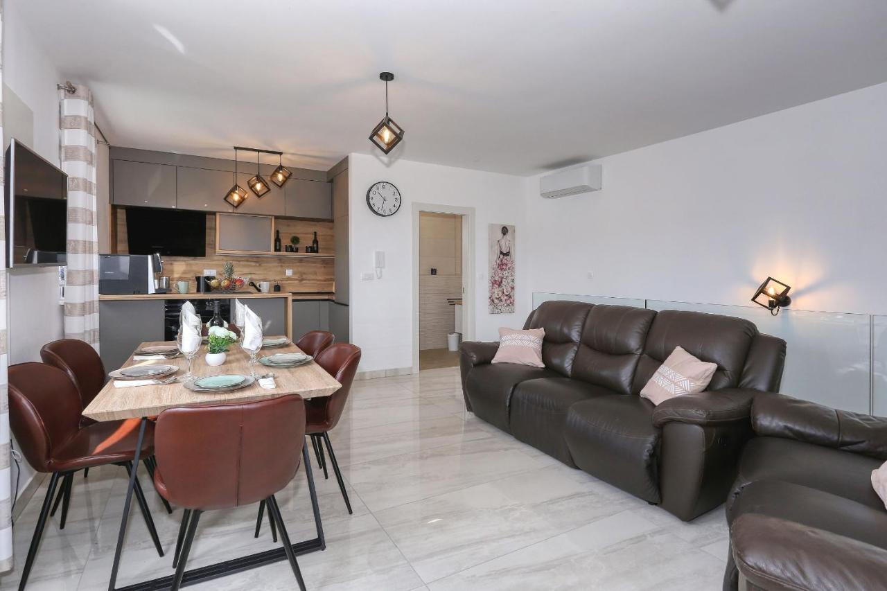 Luxury Apartment Isabell Затон Экстерьер фото